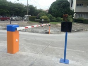 ไม้กั้นรถยนต์ระบบทาบบัตร (22)